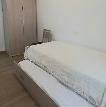Andreu Llambrich 1° Apartment