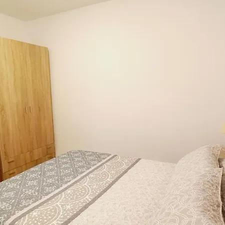 Andreu Llambrich 1° Apartment *